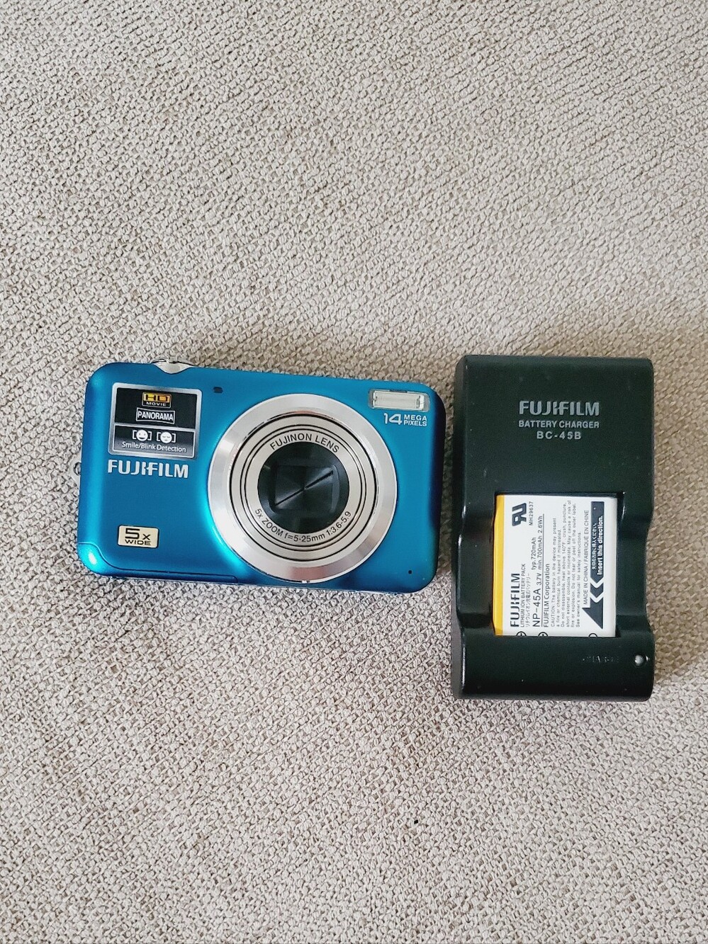 Fujifilm Compact 14MP Point-and-Shoot Camera with Charger